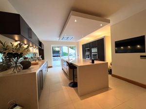 Photo 33- click for photo gallery